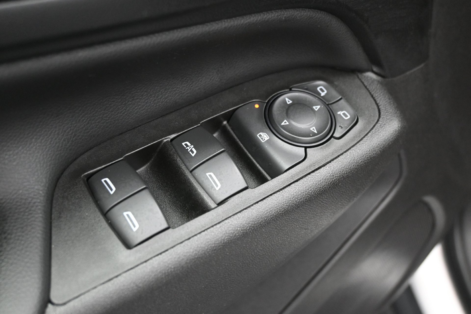Used 2018 Chevrolet Equinox LT w/ Sun & Infotainment Package FWD image 19