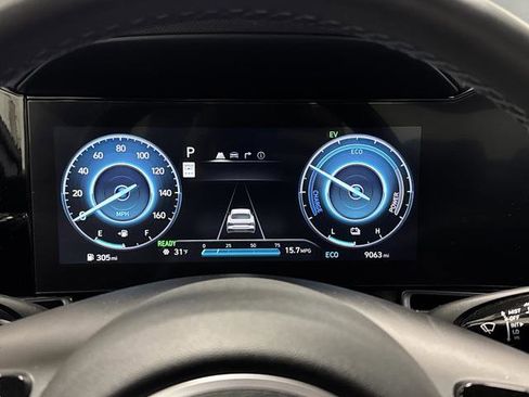 Used 2024 Hyundai Elantra Limited image 17