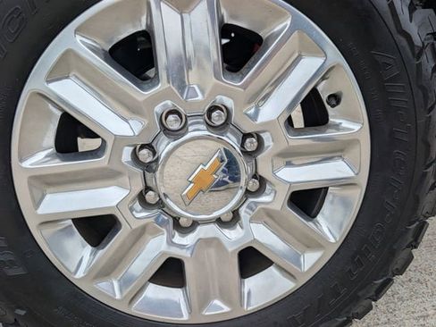 Used 2024 Chevrolet Silverado 2500 High Country w/ Technology Package AWD/4WD image 7