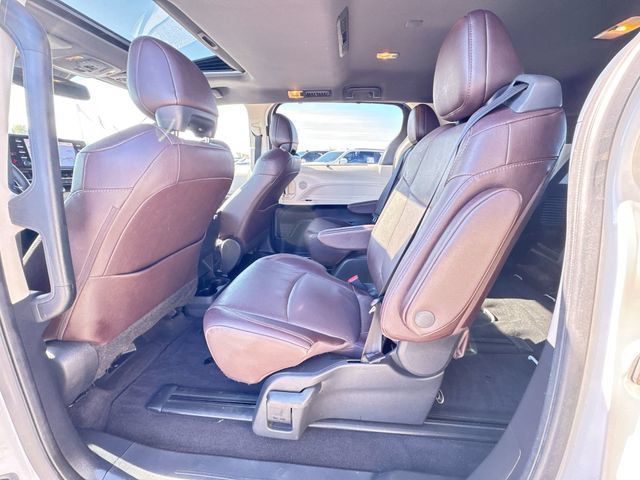 Used 2021 Toyota Sienna Platinum AWD/4WD image 22