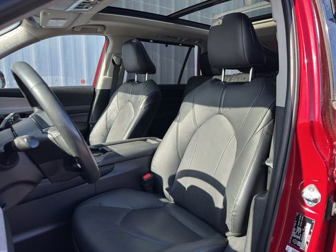Used 2024 Toyota Grand Highlander AWD image 8