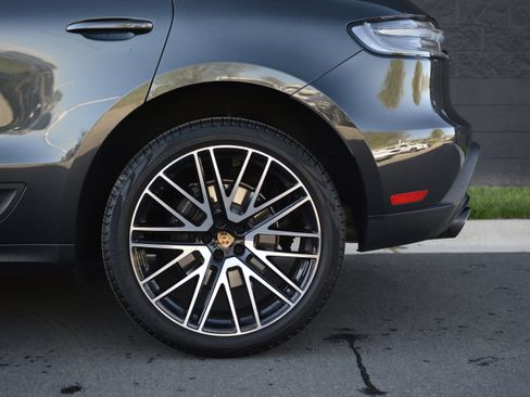 Certified 2026 Porsche Macan image 39