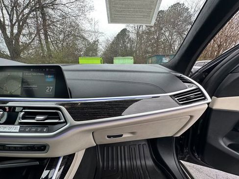 Used 2022 BMW X7 xDrive40i w/ M Sport Package image 16
