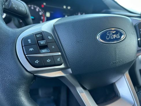 Used 2023 Ford Explorer XLT w/ Equipment Group 202A AWD/4WD image 18
