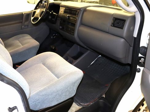 Used 2002 Volkswagen Eurovan FWD image 17