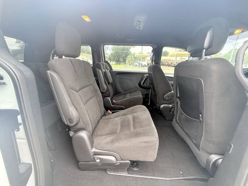 Used 2016 Dodge Grand Caravan SXT w/ UConnect Hands-Free Group FWD image 14