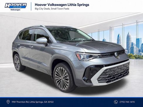 Used 2025 Volkswagen Taos SE w/ Panoramic Sunroof Package FWD image 29