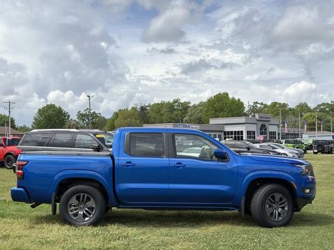 Used 2025 Nissan Frontier SV w/ SV Convenience Package RWD image 8