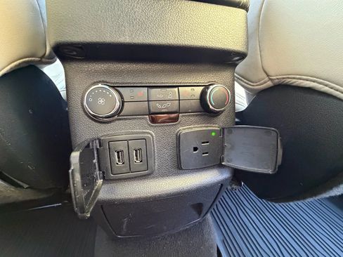 Used 2017 Ford Explorer Platinum image 19