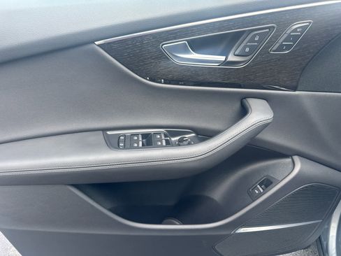 Used 2025 Audi Q8 Premium Plus w/ Premium Plus Package image 8