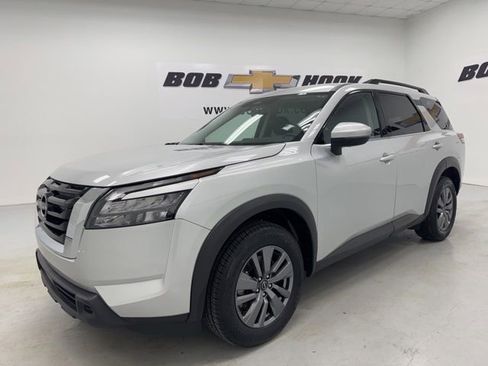 Used 2025 Nissan Pathfinder SV FWD image 1