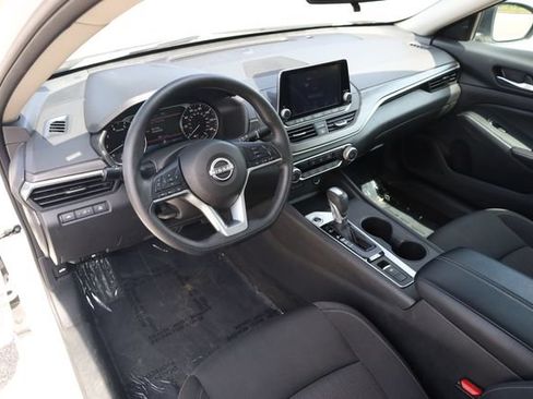 Used 2025 Nissan Altima 2.5 SV AWD/4WD image 11