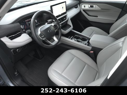 Used 2025 Ford Explorer Active w/ Active Comfort Package RWD image 9