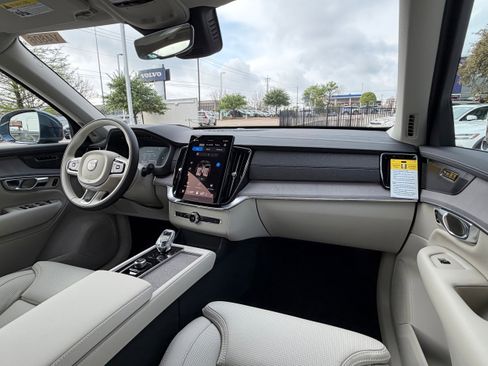 New 2026 Volvo XC90 T8 Ultra w/ Protection Package Premier image 11