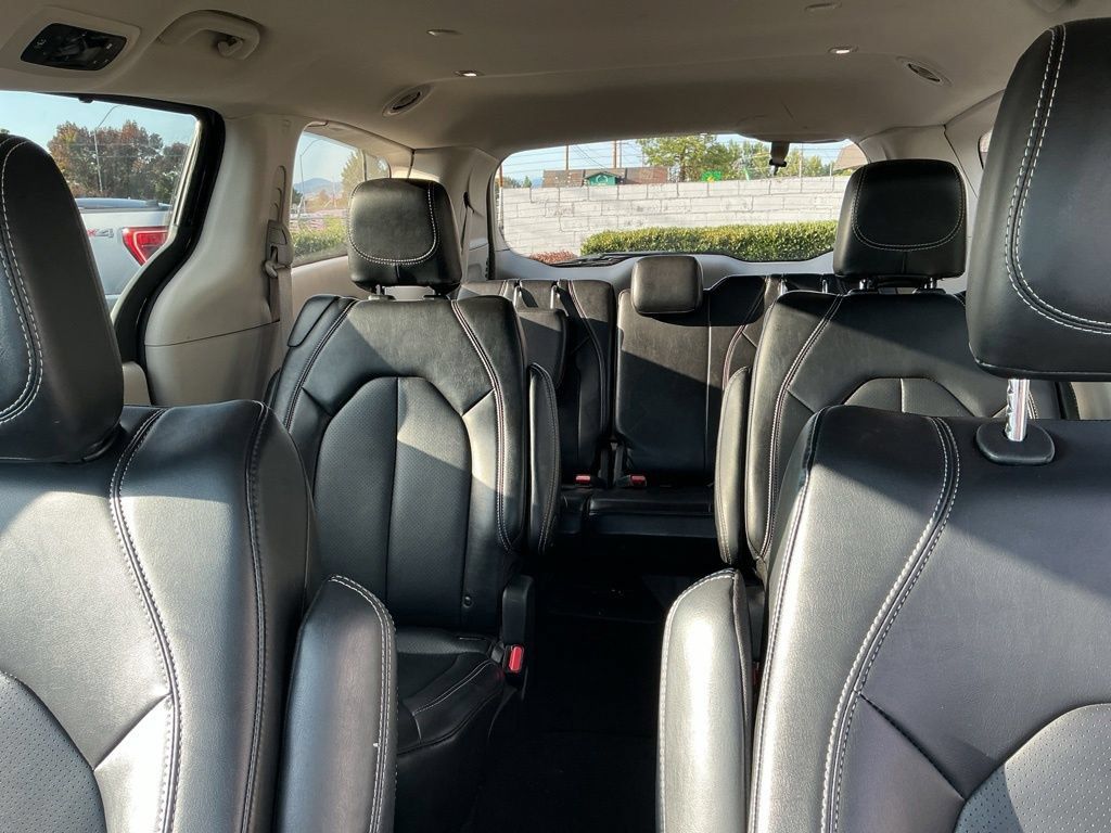 Used 2024 Chrysler Pacifica Touring-L FWD image 8