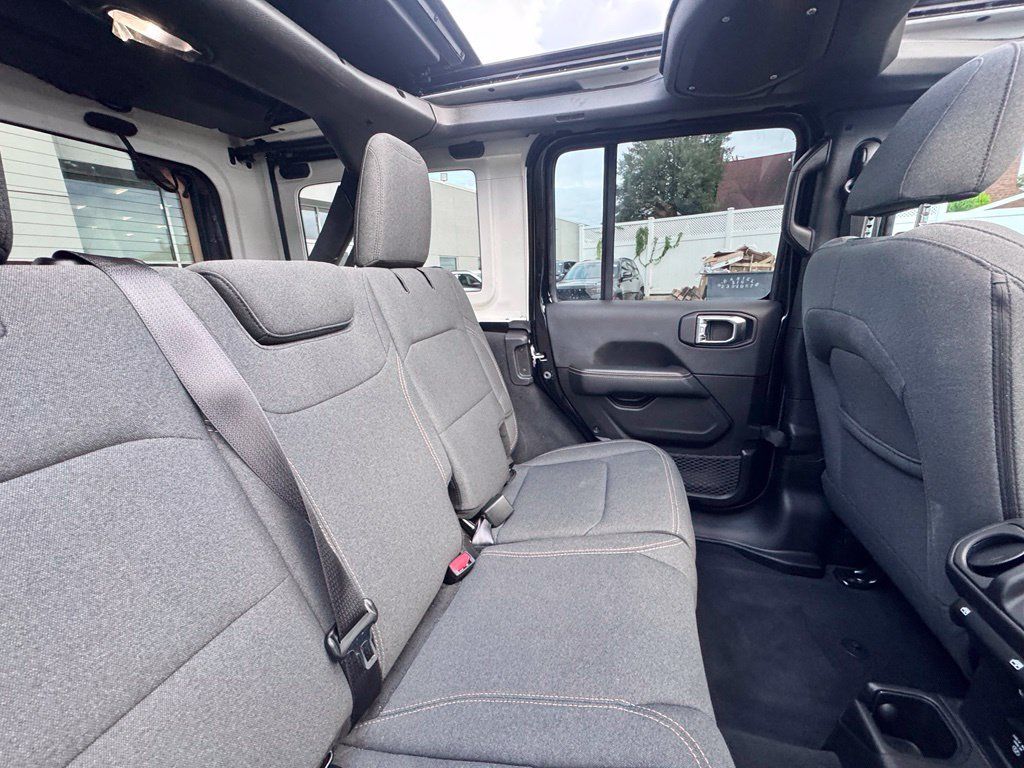 Used 2026 Jeep Wrangler Unlimited Sahara AWD/4WD image 22