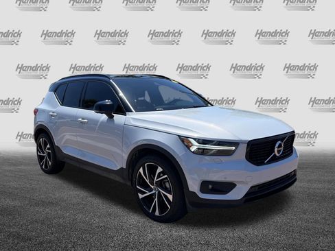 Used 2022 Volvo XC40 T5 R-Design w/ Advanced Package AWD/4WD image 2