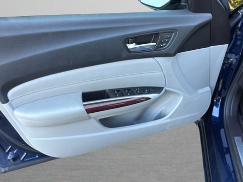 Used 2016 Acura TLX FWD image 10