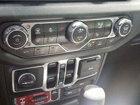 New 2025 Jeep Gladiator Willys image 11