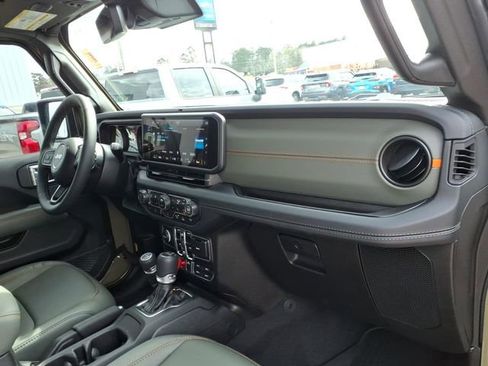 Used 2025 Jeep Gladiator Mojave image 18