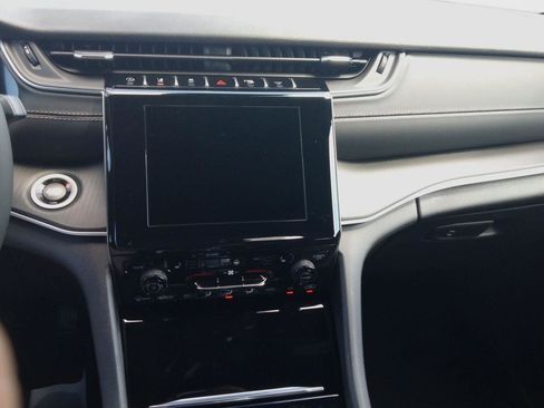 New 2025 Jeep Grand Cherokee Altitude image 21
