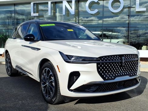 Certified 2025 Lincoln Nautilus Reserve image 2