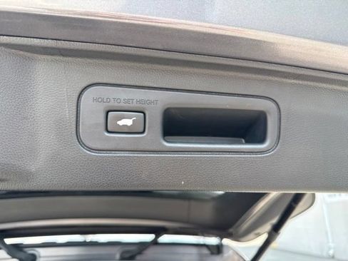 Certified 2025 Honda Pilot Touring image 11