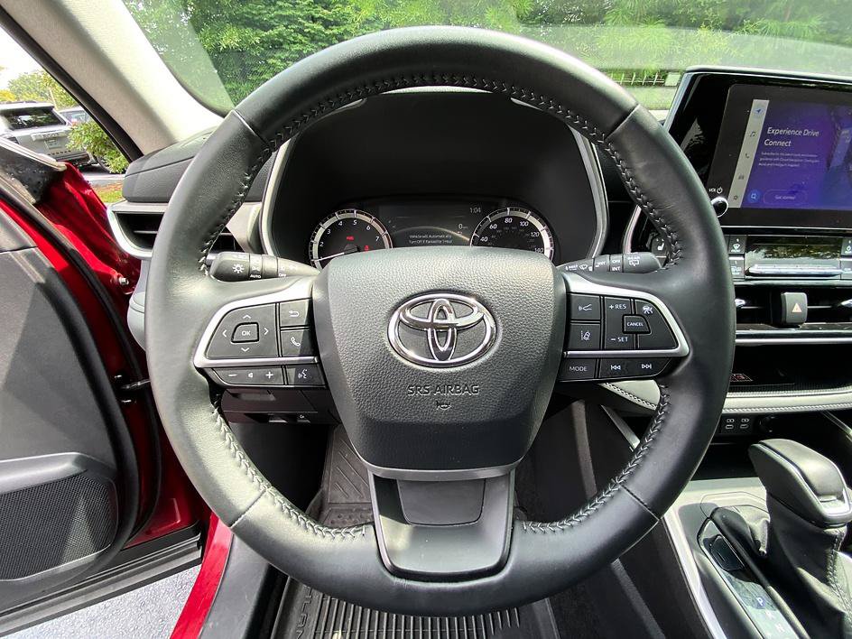 Certified 2026 Toyota Highlander XLE AWD/4WD image 14