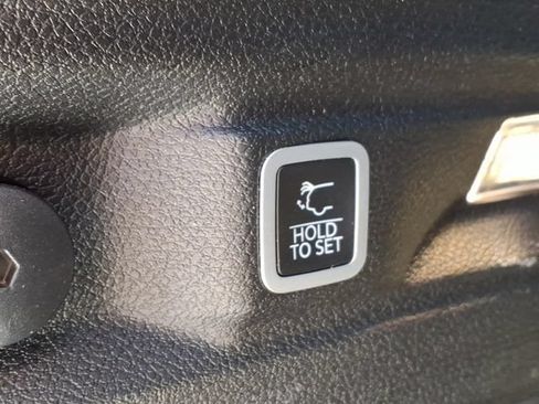 Used 2023 Jeep Grand Cherokee L Limited AWD/4WD image 16