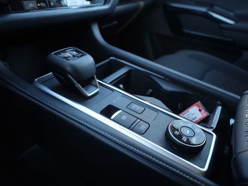 Used 2025 Nissan Pathfinder SV image 36