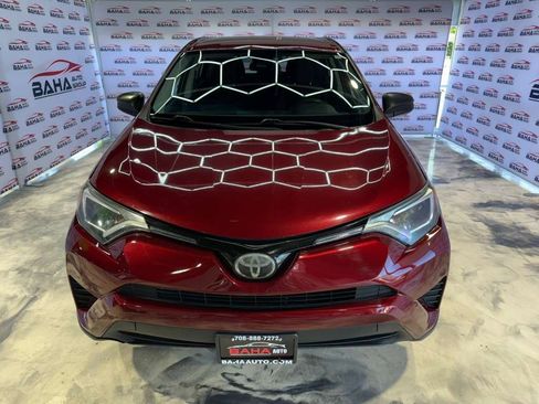 Used 2018 Toyota RAV4 LE FWD image 4