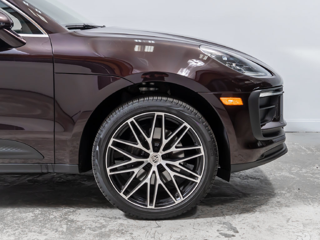 Used 2026 Porsche Macan AWD/4WD image 12