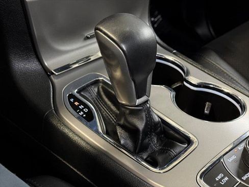 Certified 2022 Jeep Grand Cherokee Laredo X image 35