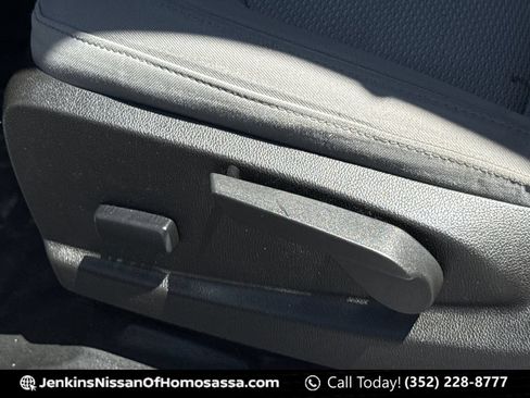 Used 2021 Chevrolet Colorado W/T RWD image 32