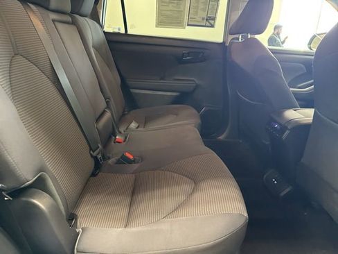 Used 2023 Toyota Highlander LE image 13