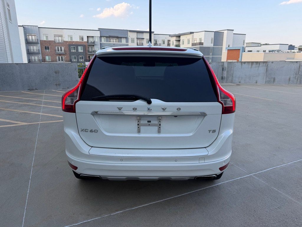 Used 2016 Volvo XC60 T5 Premier w/ Proximity Package FWD image 4