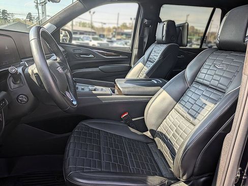 Certified 2024 Cadillac Escalade Premium Luxury Platinum AWD/4WD image 11