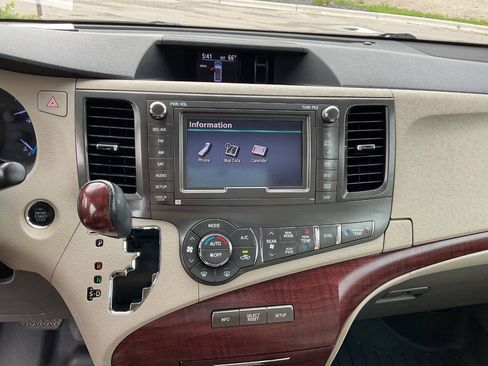 Used 2011 Toyota Sienna Limited w/ Premium Pkg AWD/4WD image 22