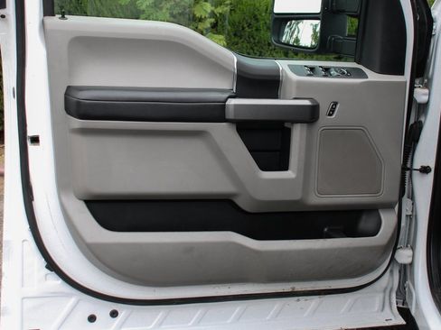 Used 2019 Ford F350 XLT image 16