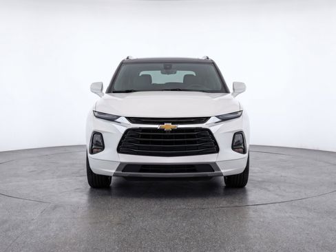 Used 2025 Chevrolet Blazer LT FWD image 2
