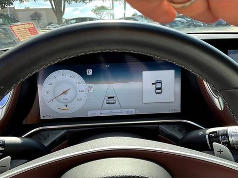 Used 2024 Genesis G90 3.5T image 18