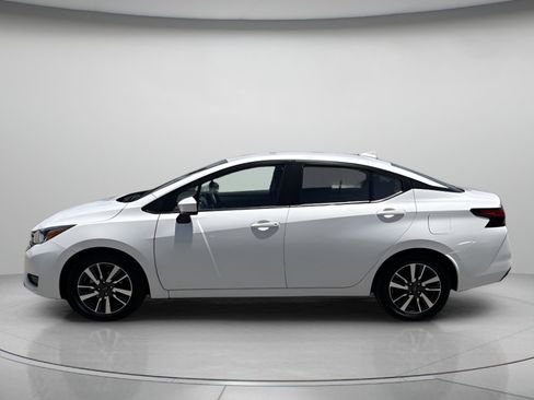 Used 2024 Nissan Versa SV FWD image 5