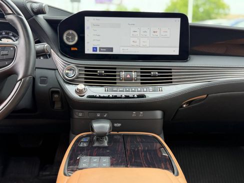 Used 2023 Lexus LS 500 AWD w/ Luxury Package image 34