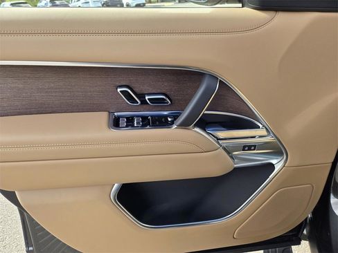 New 2026 Land Rover Range Rover SE image 11