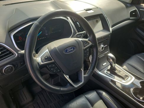 Used 2018 Ford Edge Titanium image 23