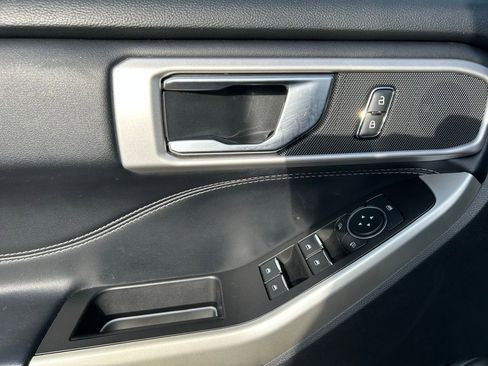 Certified 2021 Ford Explorer XLT image 11