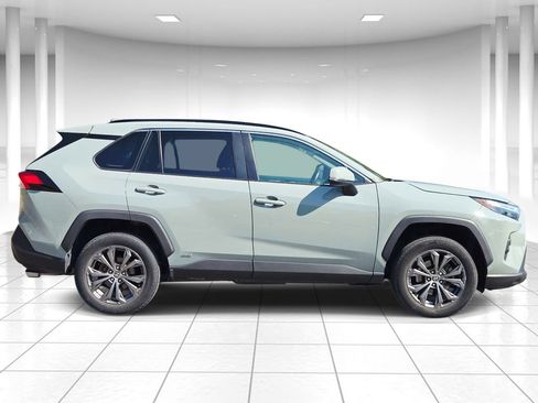 Used 2022 Toyota RAV4 XLE Premium AWD/4WD image 2