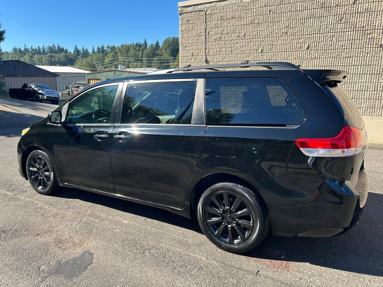 Used 2012 Toyota Sienna Limited w/ Premium Pkg AWD/4WD image 7