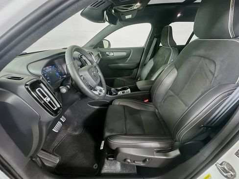 Used 2022 Volvo XC40 T5 R-Design AWD/4WD image 20