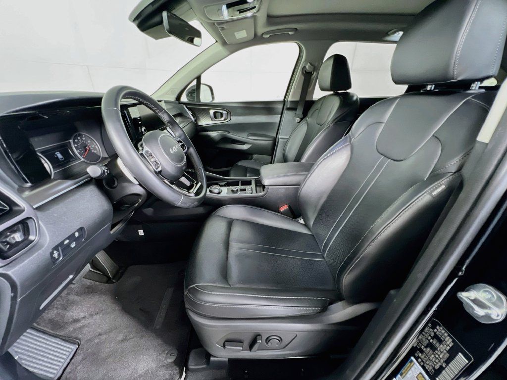 Certified 2023 Kia Sorento EX w/ Panoramic Sunroof Package FWD image 13